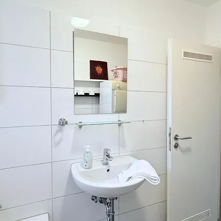 Monteurfreundliche In Ruhig & Gut Angebunden * Neumuenster